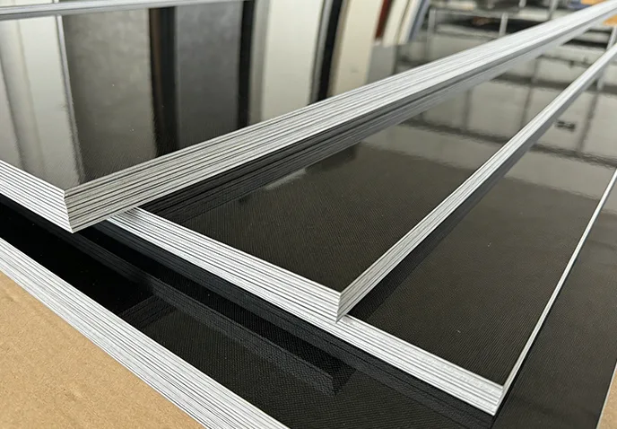 پی ای ٹی مرر کاربن کرسٹل وال پینل کی خصوصیات۔